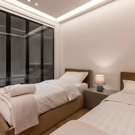 Apartment Night *