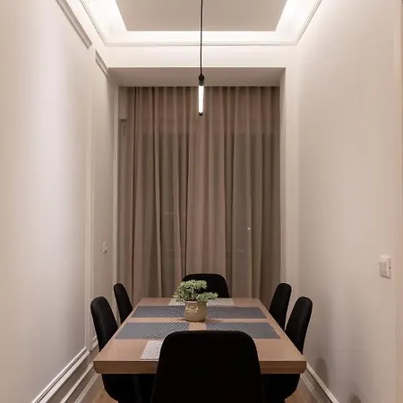 Night Apartment *