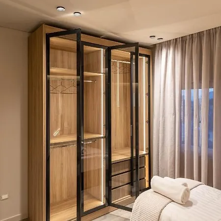 Night * Тирана