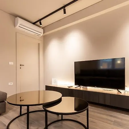 Night Apartment *