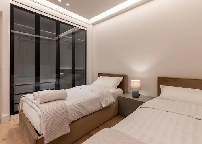 Apartment Night *